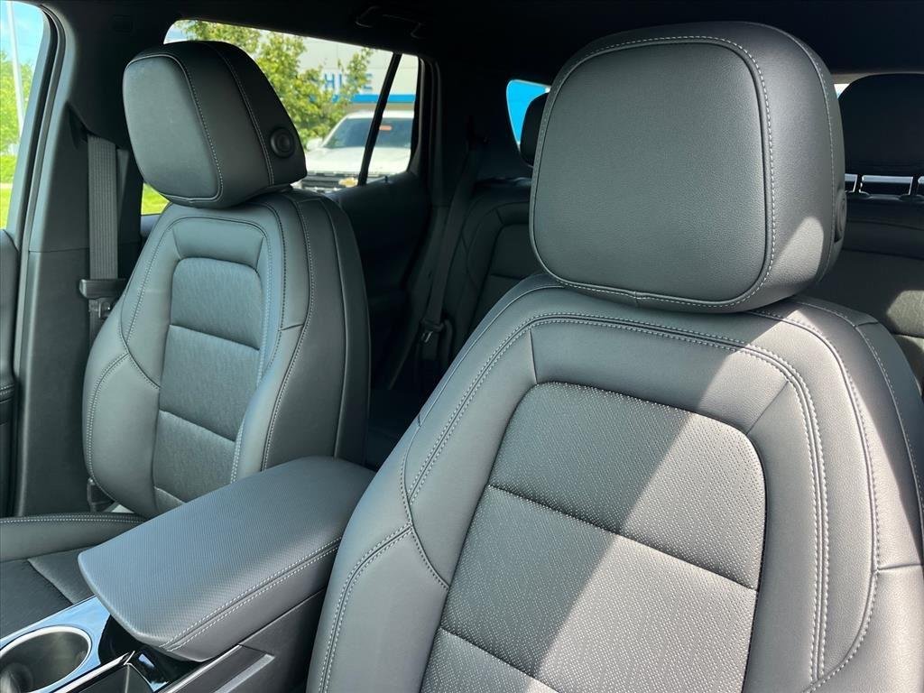 New 2026 Mosaic Black Metallic Chevrolet LT image 9