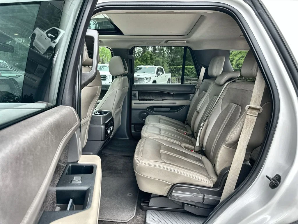 Used 2019 White Platinum Metallic Tri-Coat Ford Limited image 25