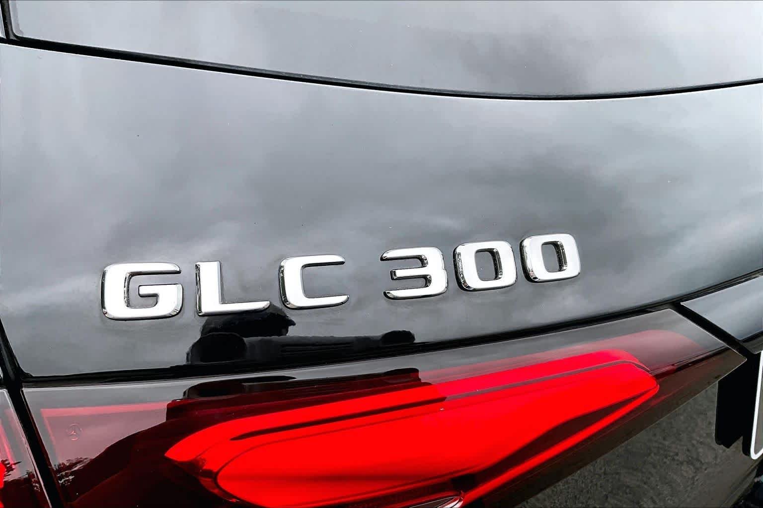 Used 2024 Polar White Mercedes-Benz GLC 300 image 10