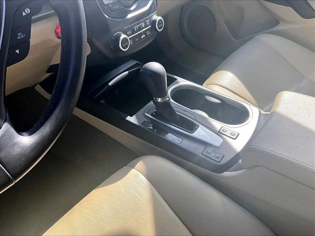Used 2017 White Acura  image 20