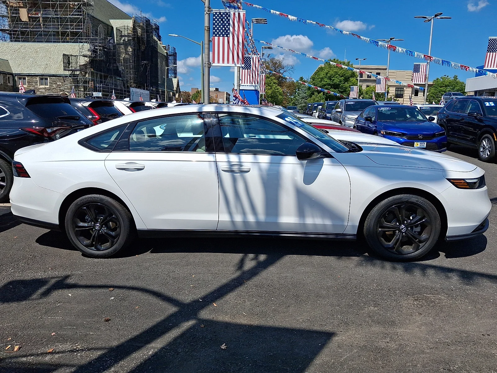 Used 2025 Platinum White Pearl Honda SE image 4
