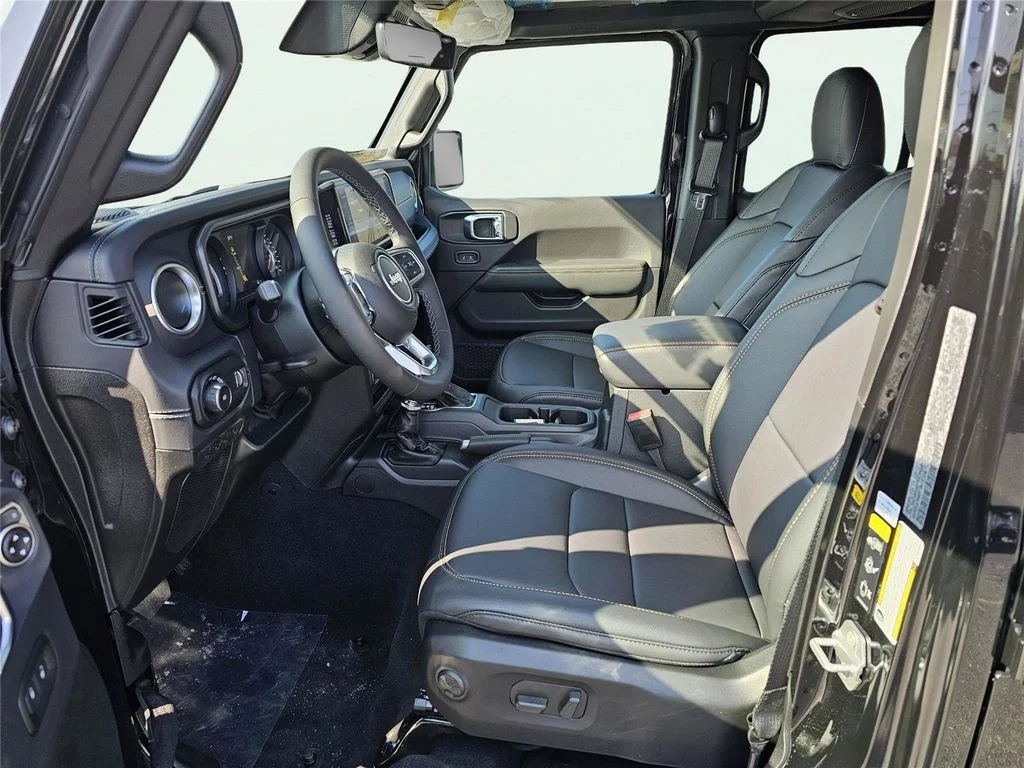 New 2026 Black Clear-Coat Exterior Paint Jeep Sahara image 18