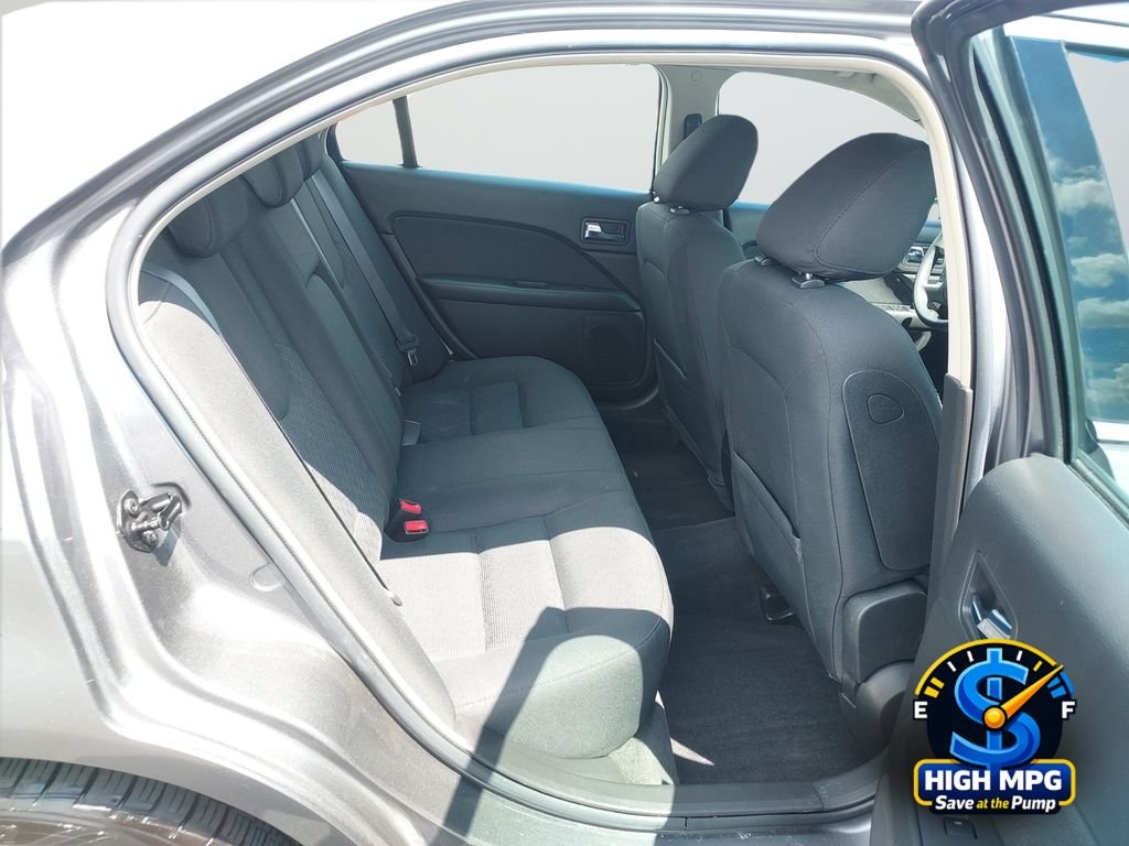 Used 2010 Gray Ford SE image 22