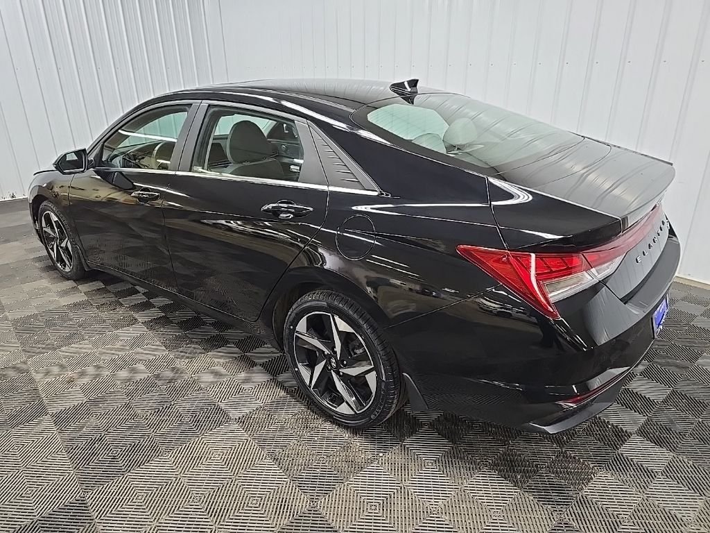 Used 2023 Black Hyundai Limited image 5