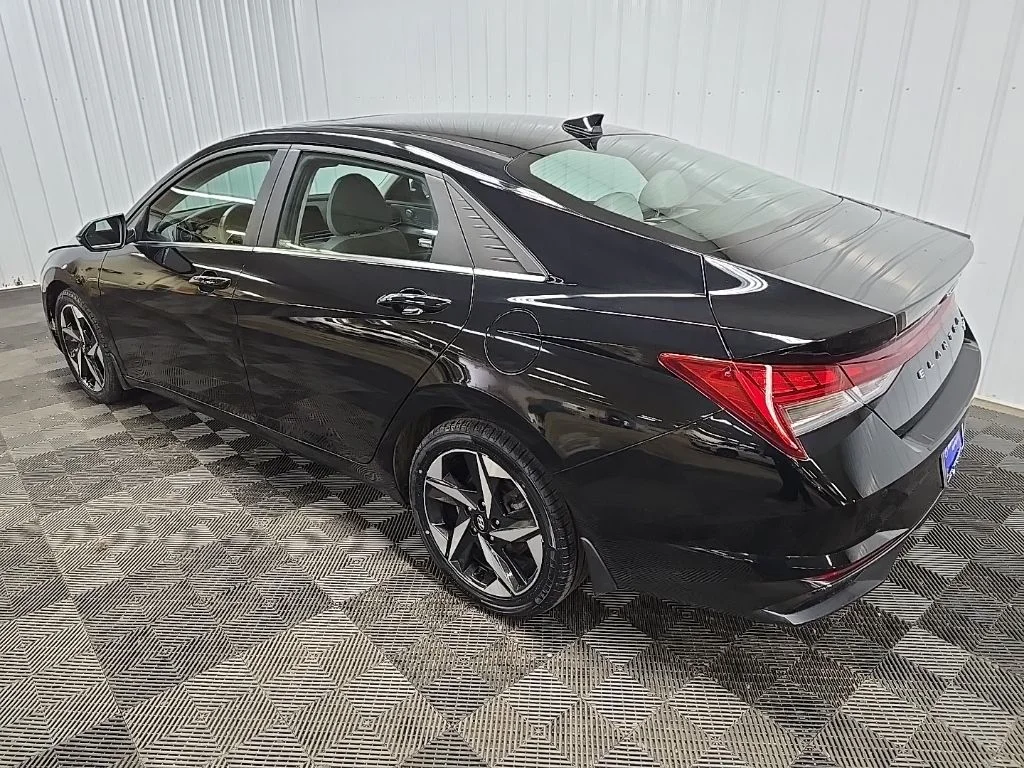 Used 2023 Black Hyundai Limited image 5