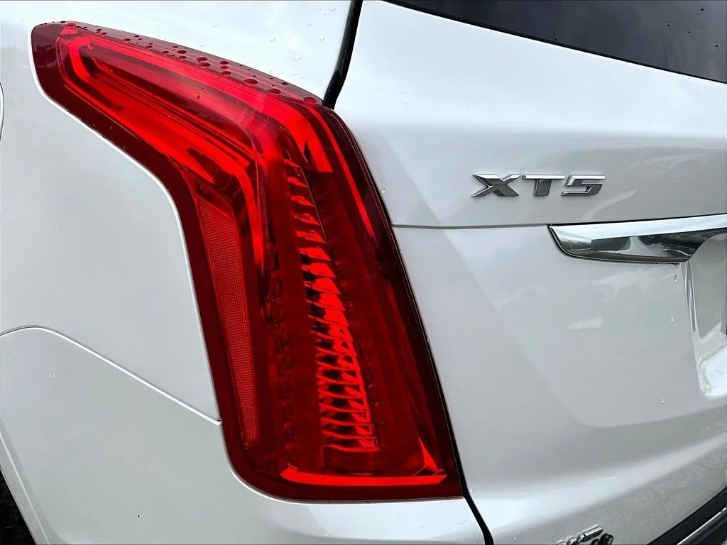 Used 2017 White Cadillac Luxury image 26