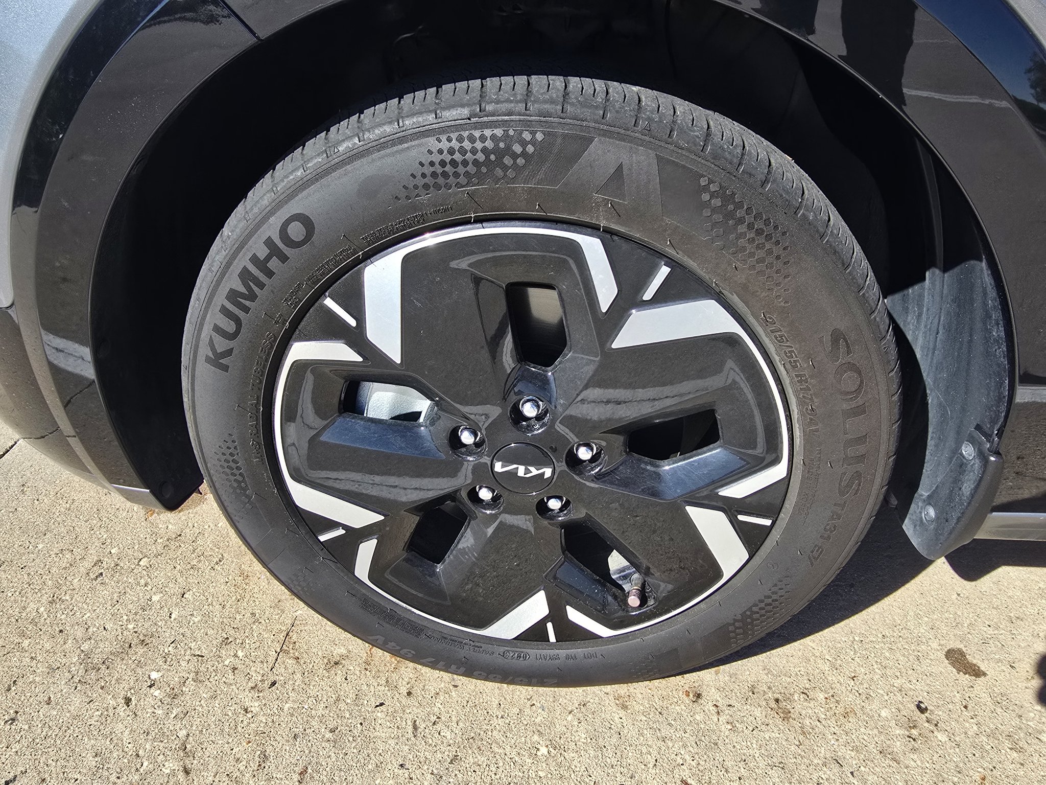 Used 2023 Steel Gray Kia Wave image 9