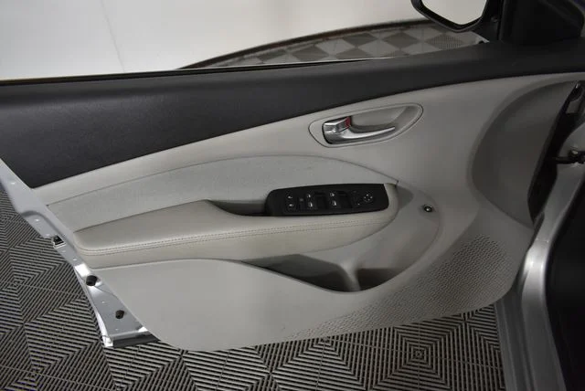 Used 2013 Silver Dodge SXT image 24