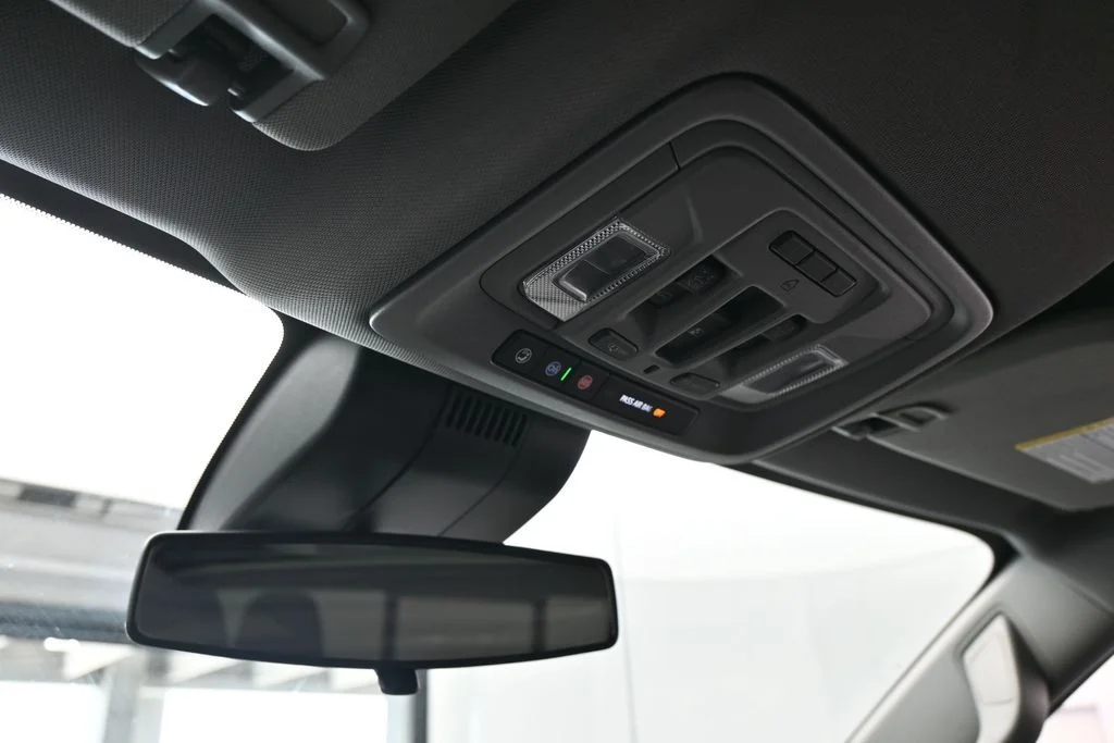Used 2022 Summit White Chevrolet RST image 33