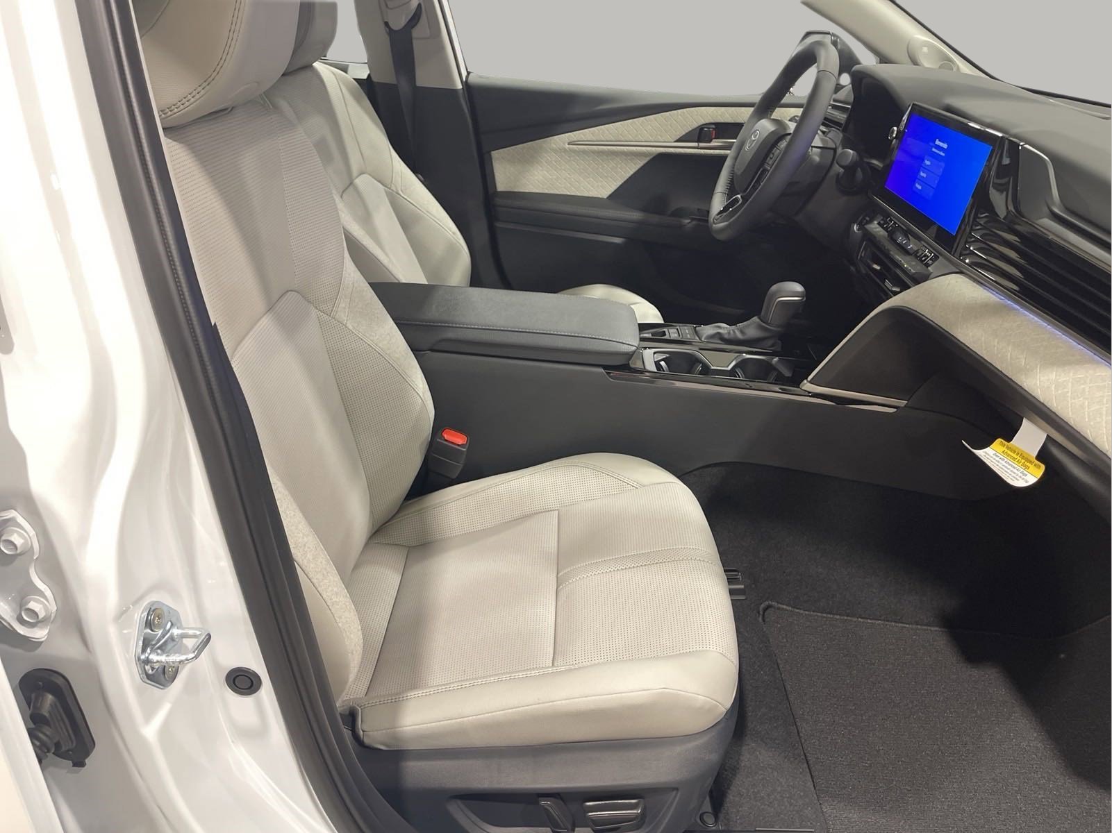 Used 2025 White Toyota XLE image 14