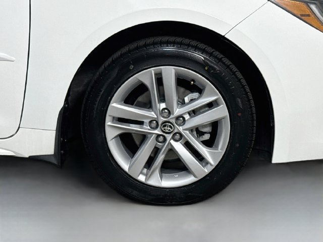 Used 2022 White Toyota SE image 28