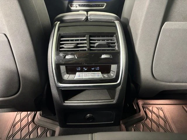 Used 2019 Blue BMW xDrive40i image 34