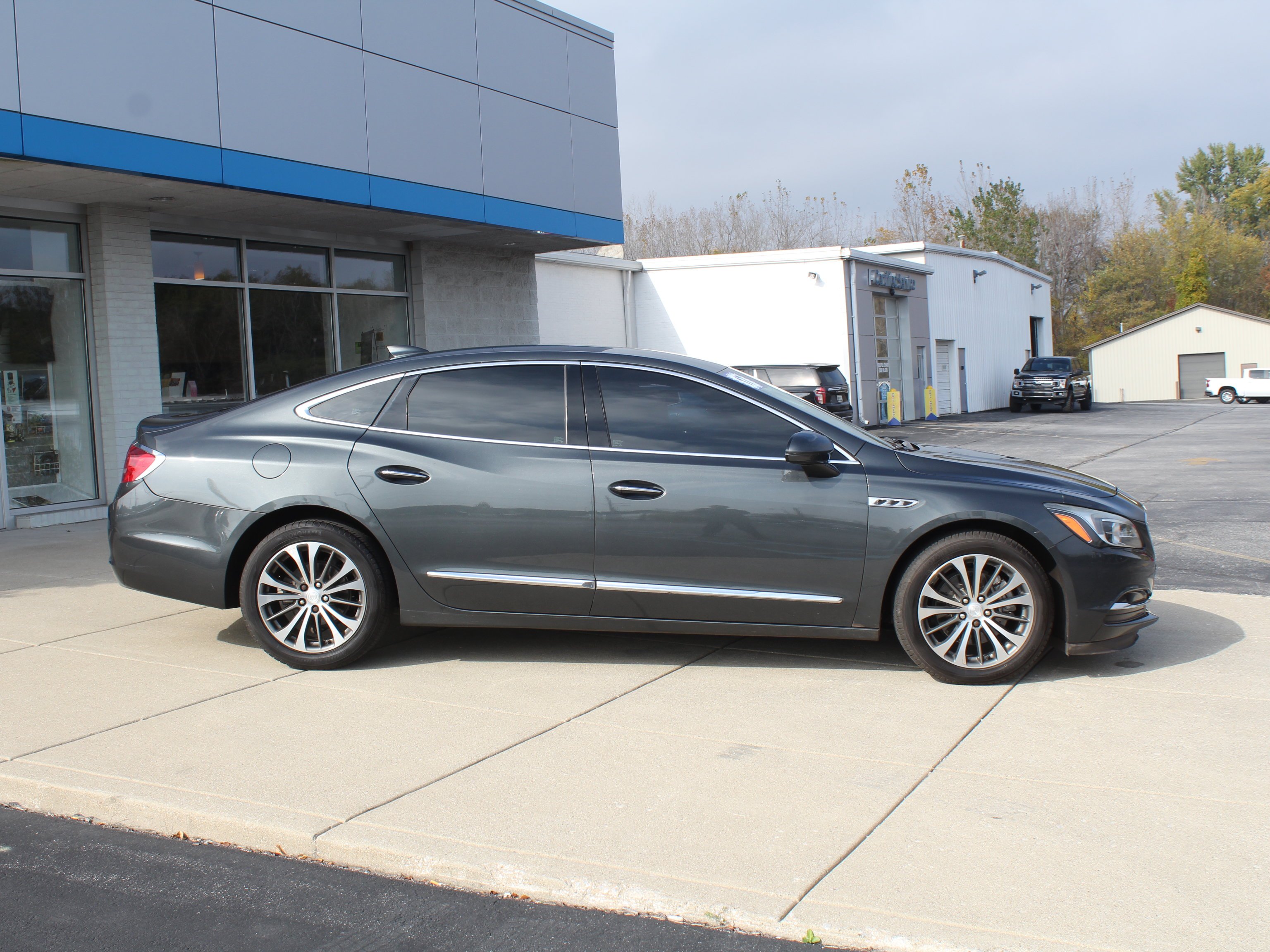 Used 2017 GRAPHITE GRAY METALLIC Buick Essence image 5