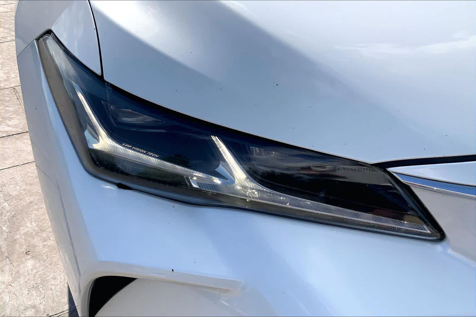 Used 2022 Wind Chill Pearl Toyota Limited image 28