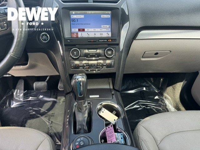 Used 2018 White Platinum Clearcoat Metallic Ford XLT image 16