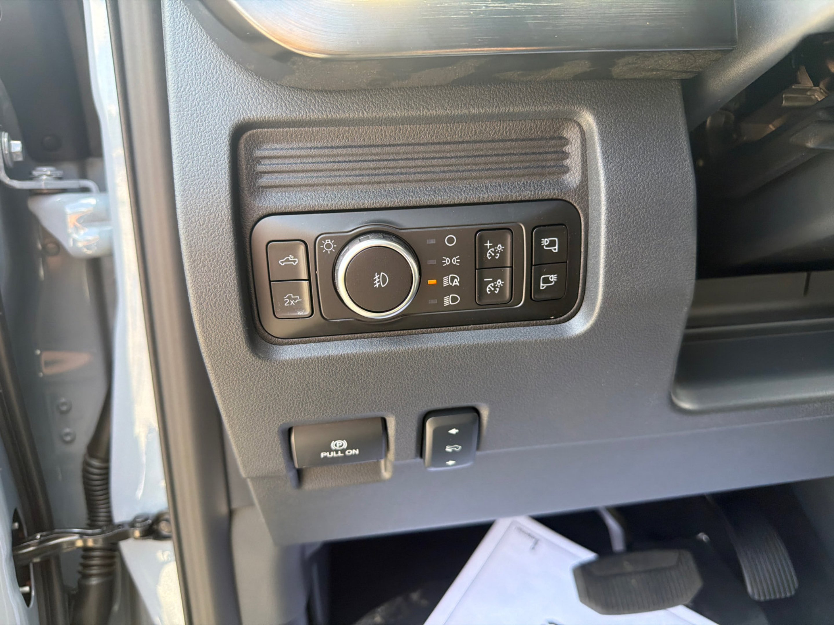 New 2026 Glacier Gray Metallic Tri-Coat Ford F-250® Lariat® image 23