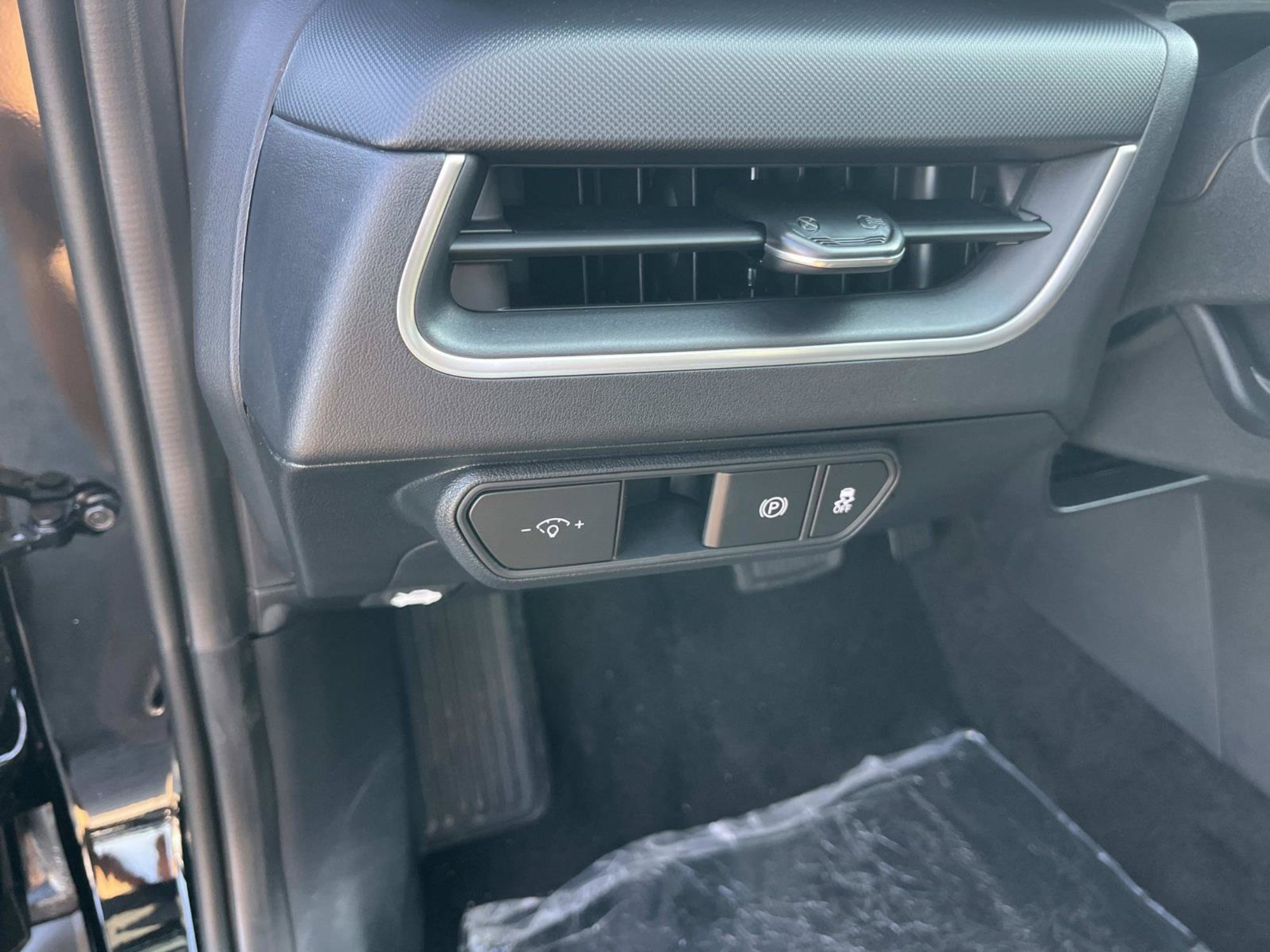 New 2026 Aurora Black Pearl Kia LXS image 20