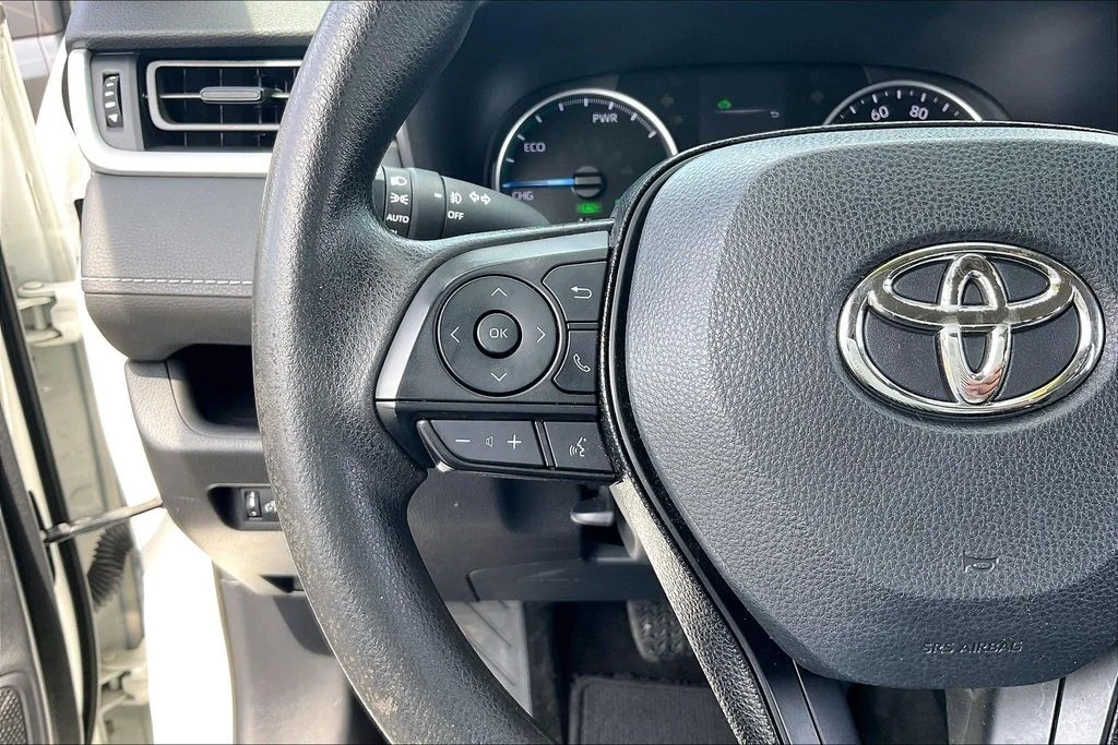Used 2021 White Toyota XLE image 17