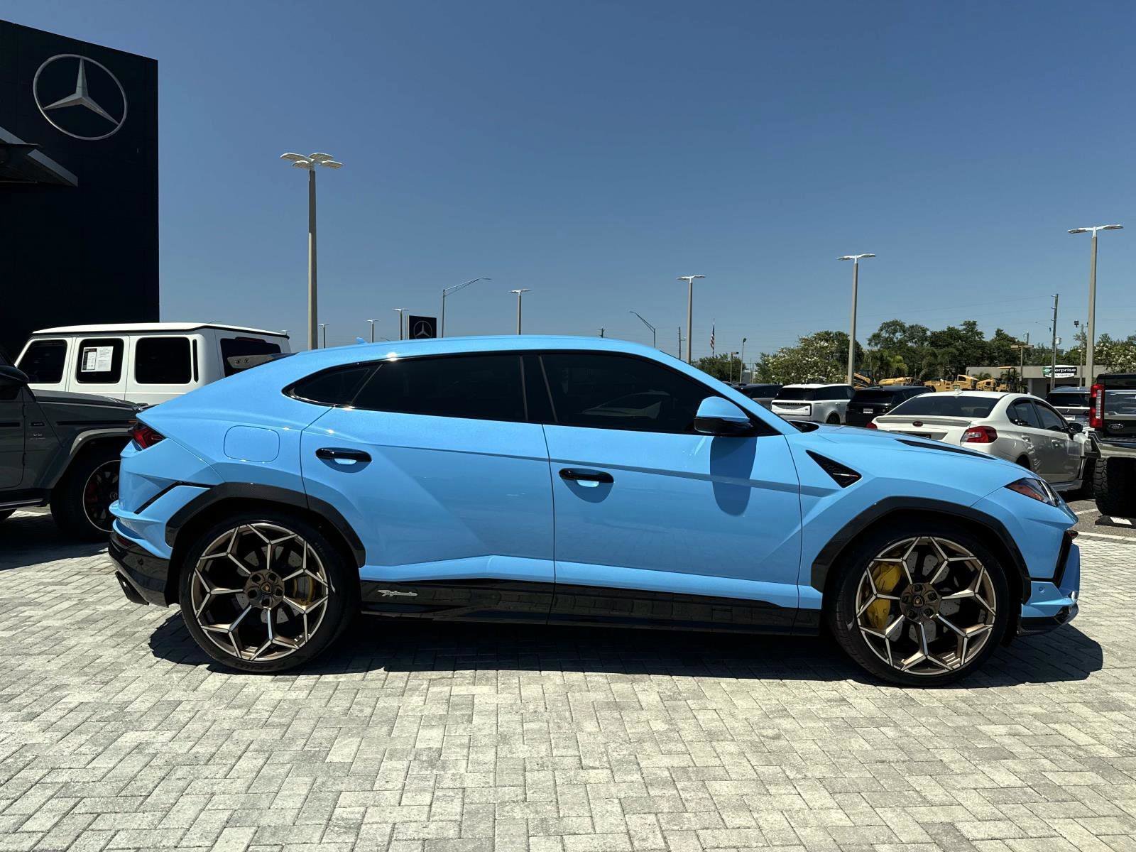 Used 2024 Blu Cepheus Metallic Lamborghini Performante image 6
