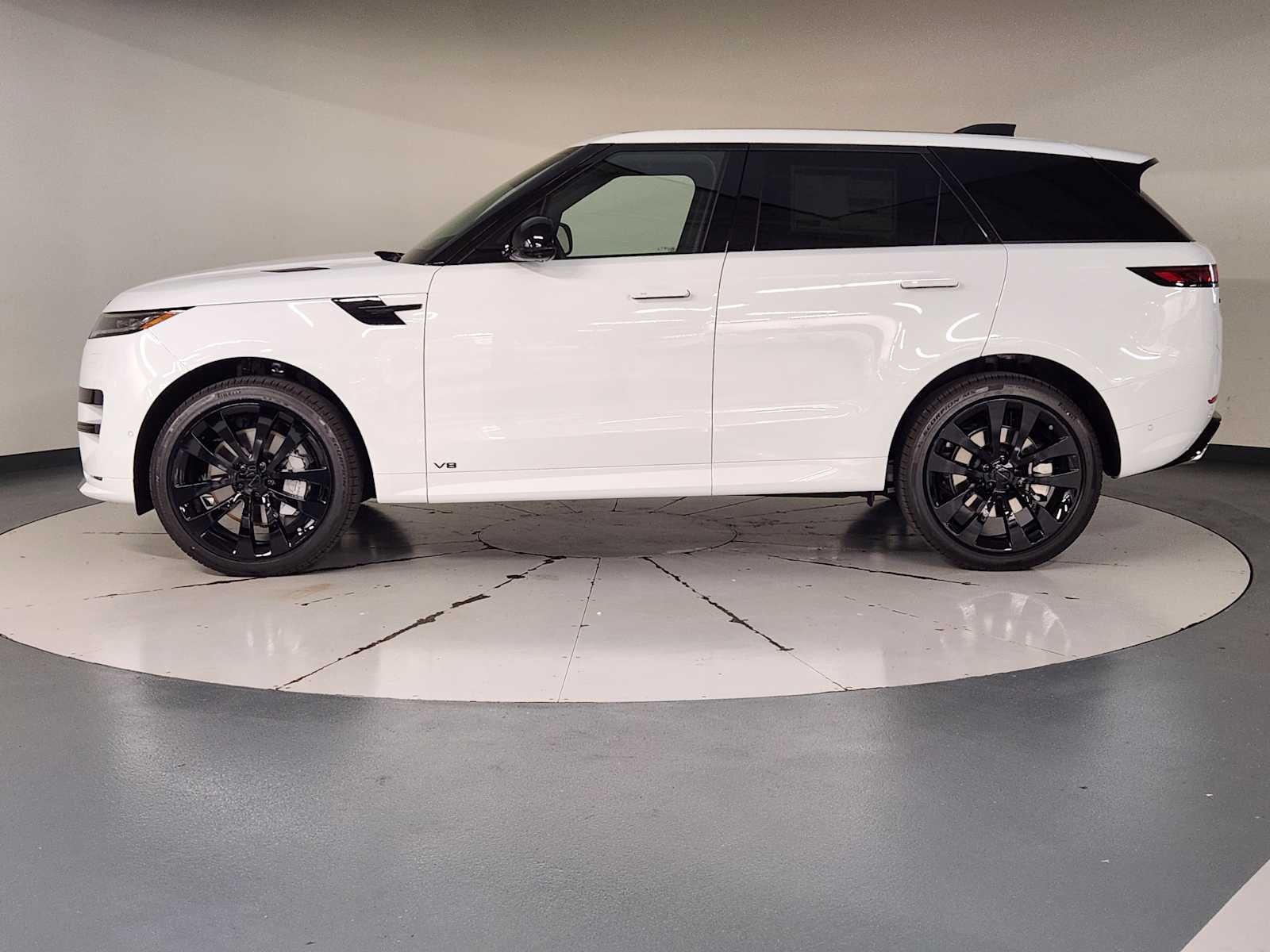 New 2026 Fuji White Land Rover Dynamic SE image 5
