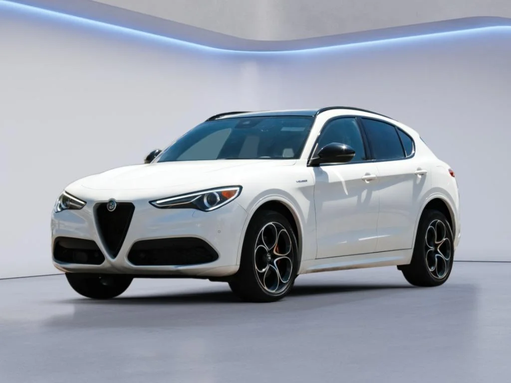 Used 2023 Alfa White Alfa Romeo Veloce image 1