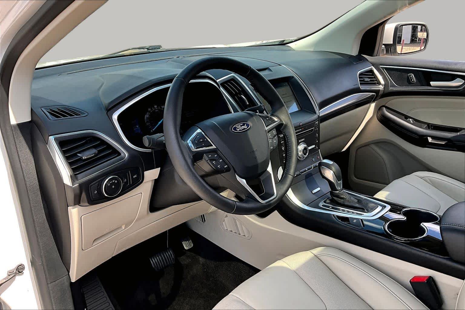 Used 2018 White Platinum Metallic Tri-Coat Ford Titanium image 18