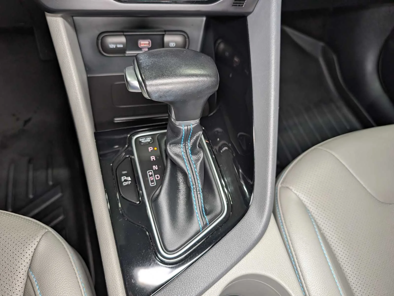 Used 2020 CERULEAN Kia EX Premium image 25