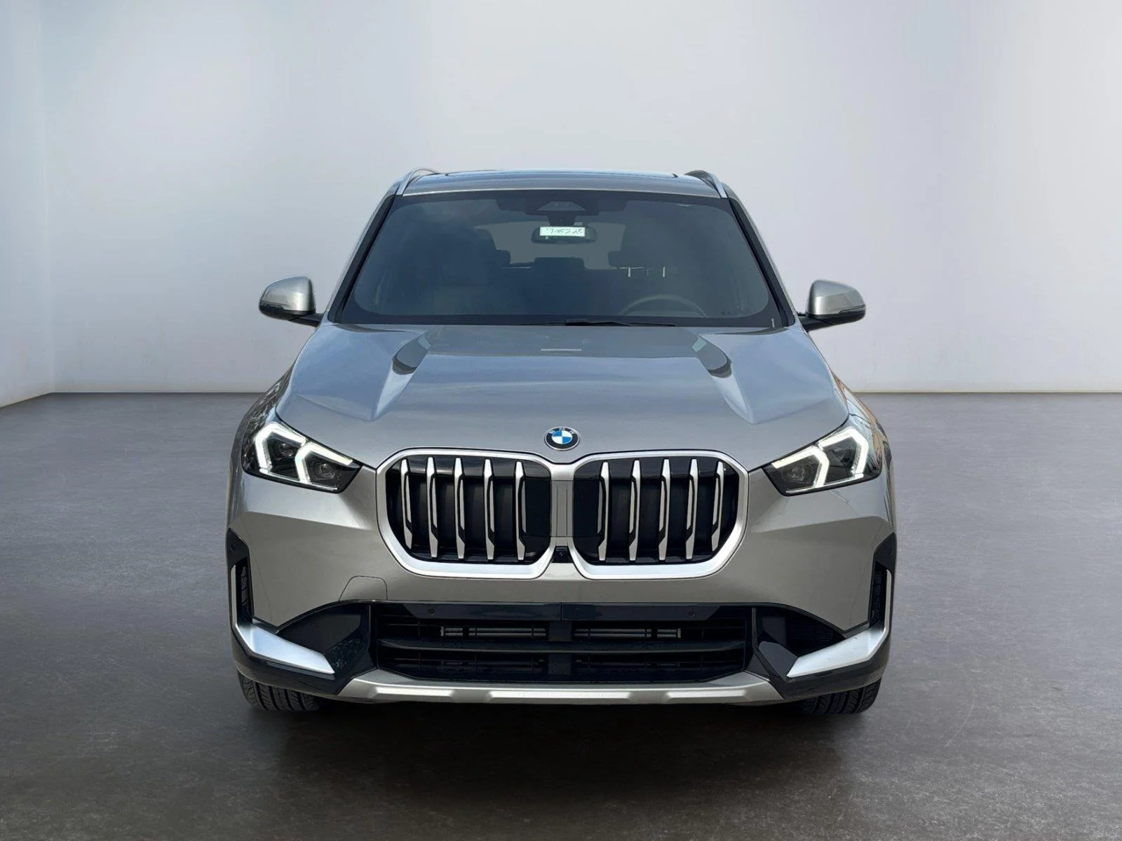 New 2027 Space Silver Metallic BMW xDrive28i image 8