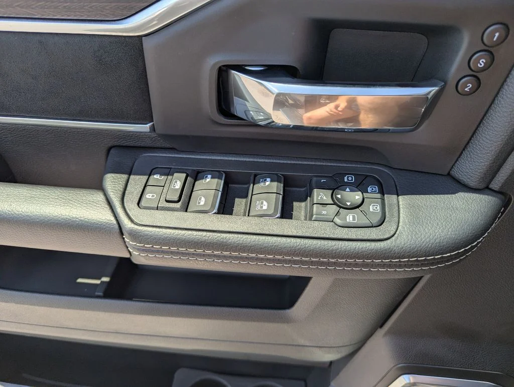 2025 RAM 3500 Laramie - Photo 18