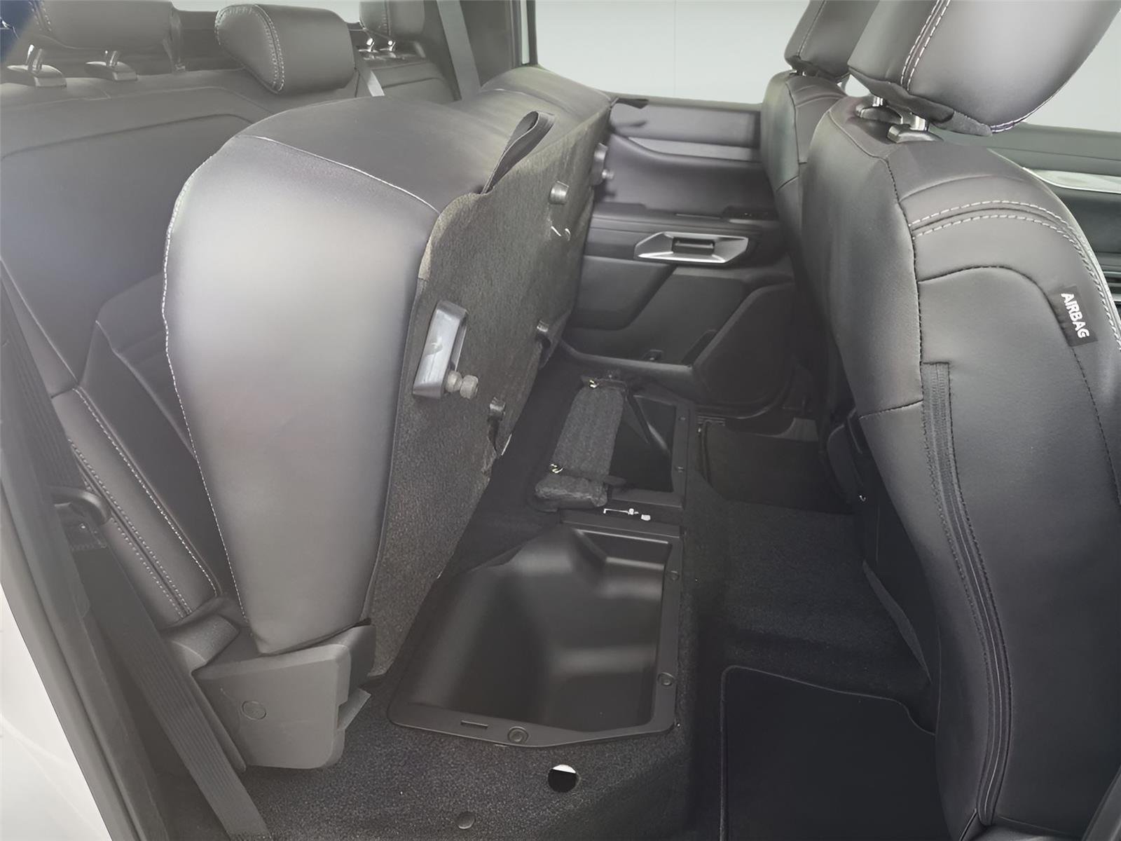 Used 2025 Oxford White Ford LARIAT image 21