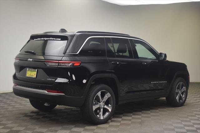 New 2026 Diamond Black Crystal Pearlcoat Jeep Limited image 5