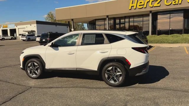 Used 2025 White Hyundai SEL image 6