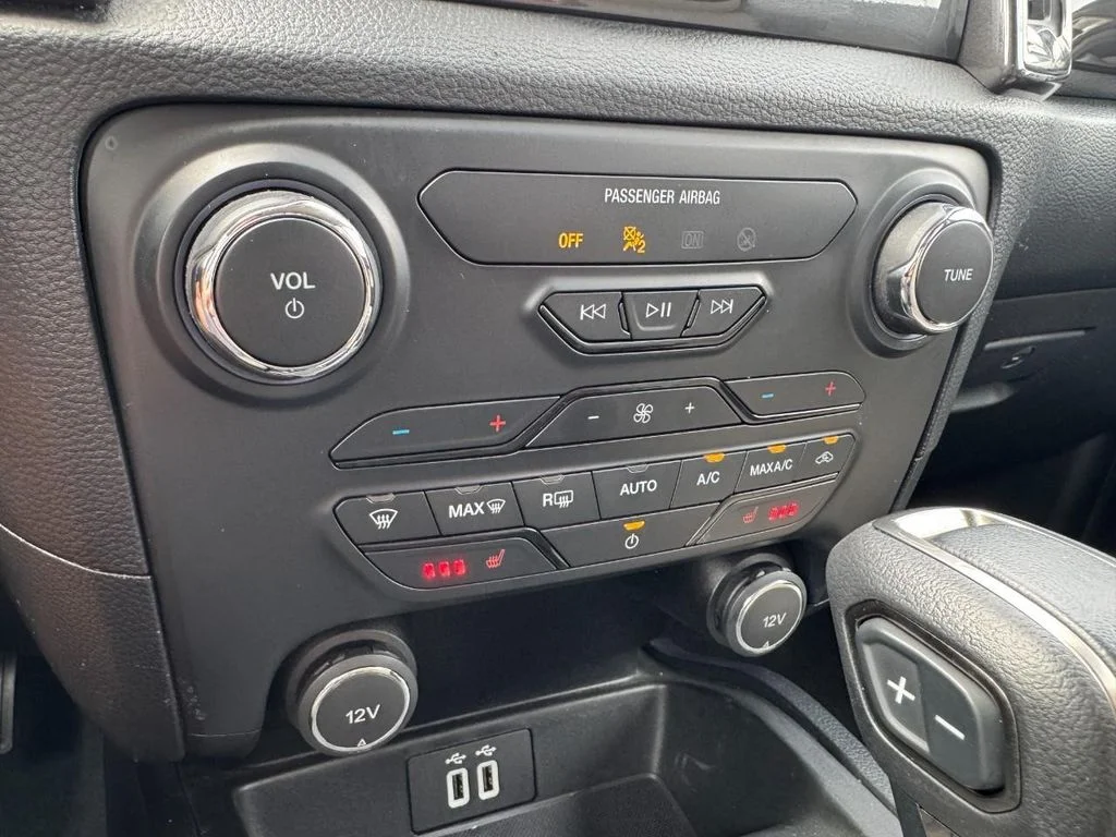 Used 2020 Rapid Red Metallic Tinted Clearcoat Ford Lariat image 20