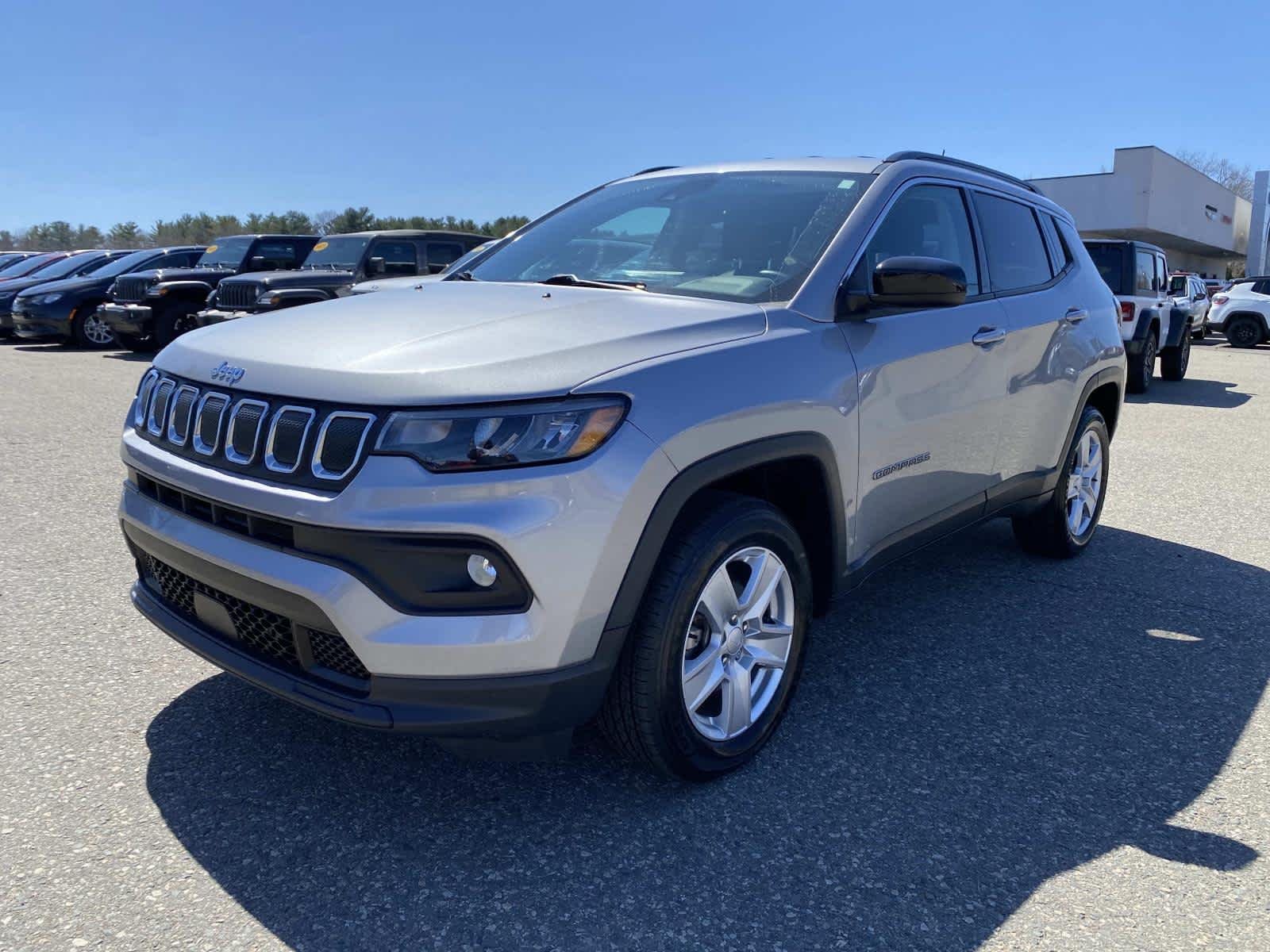 Certified Used 2022 Billet Silver Metallic Clearcoat Jeep Latitude image 10