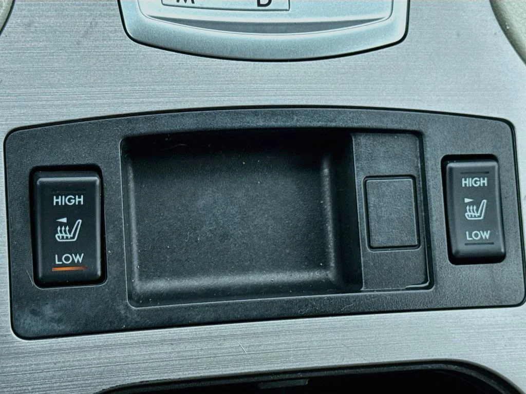Used 2013 White Subaru 2.5i image 22