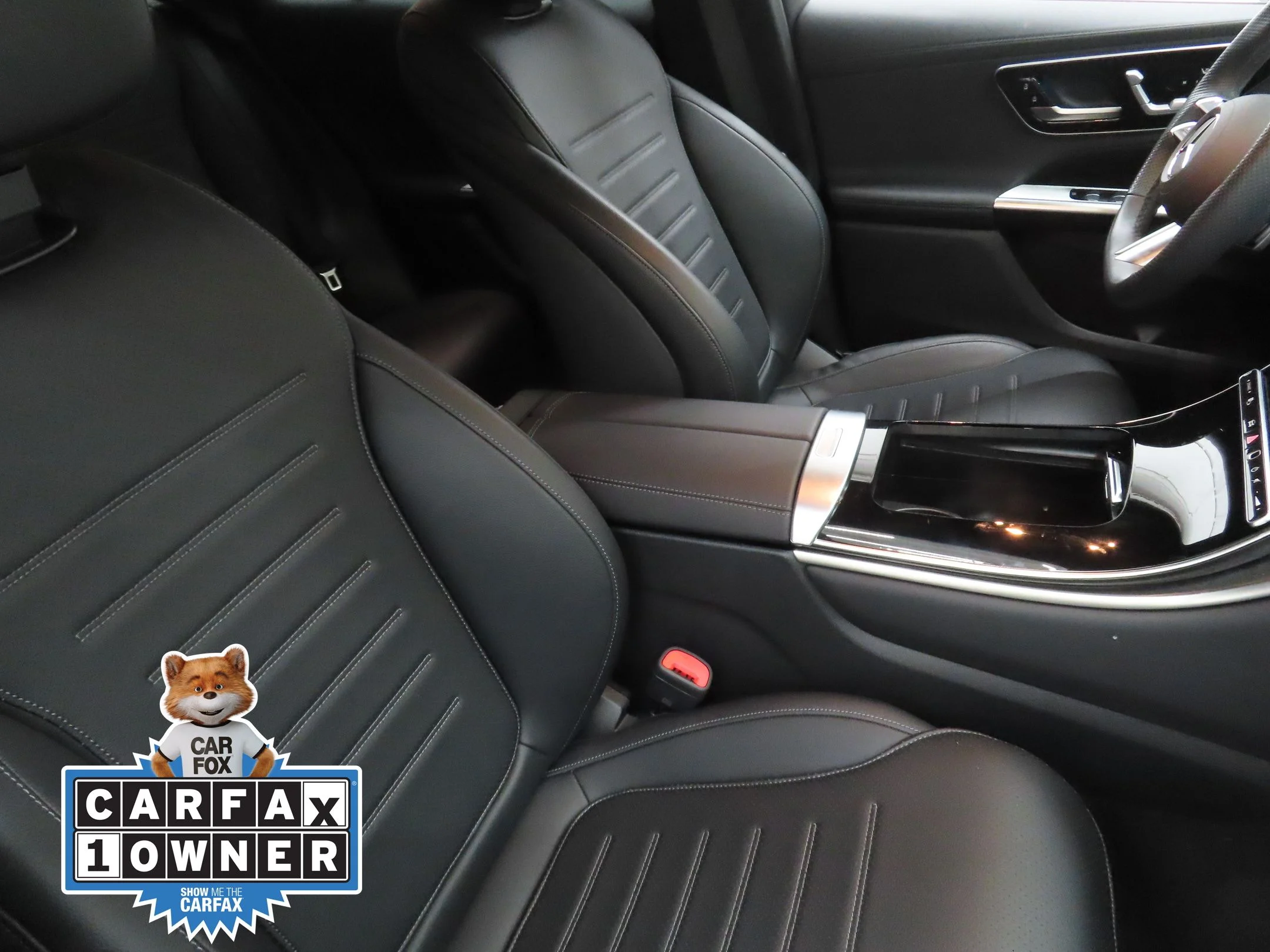 Used 2025  Mercedes-Benz GLC 300 image 25