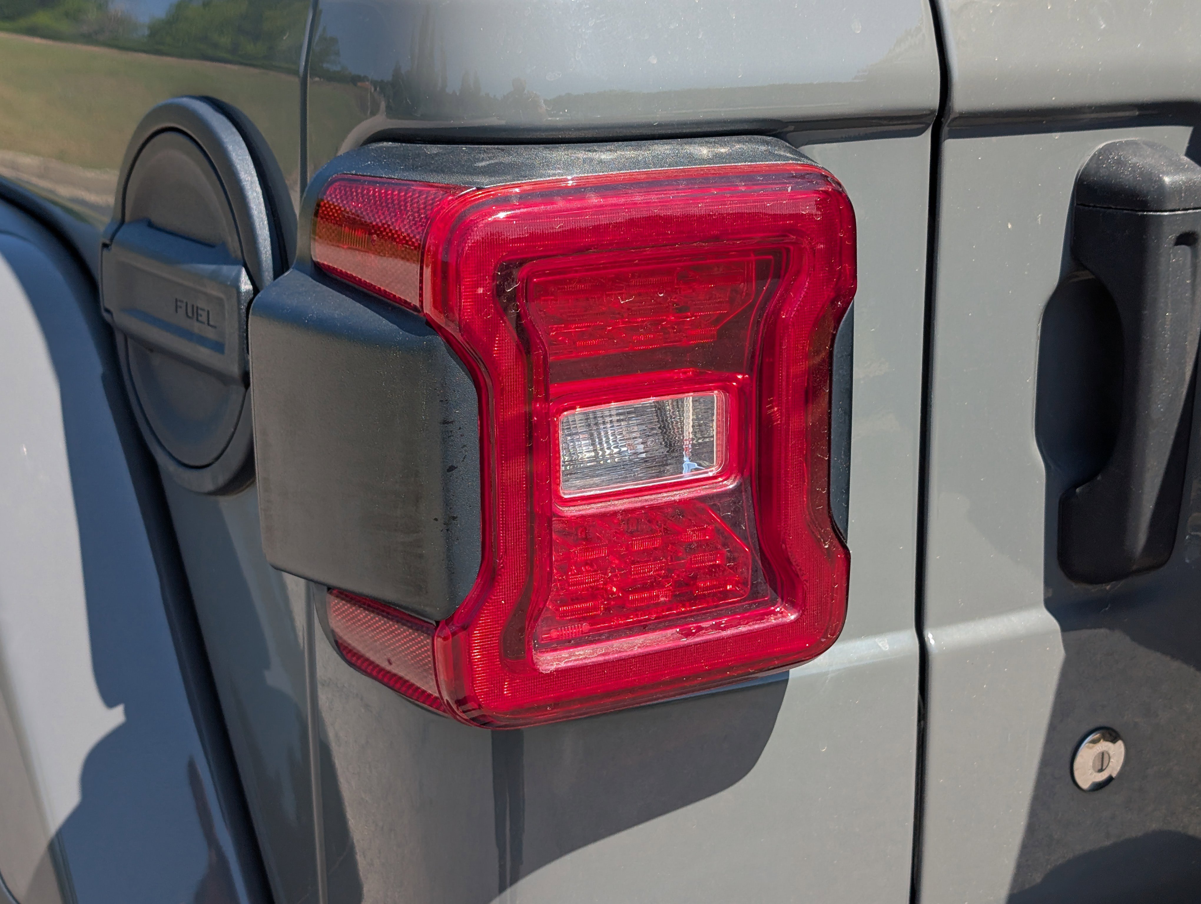 Used 2020 Sting-Gray Clearcoat Jeep Sahara image 11