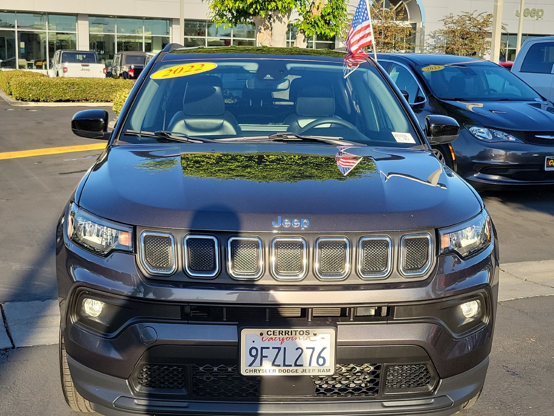 Certified Used 2022 Gray Jeep Latitude image 4