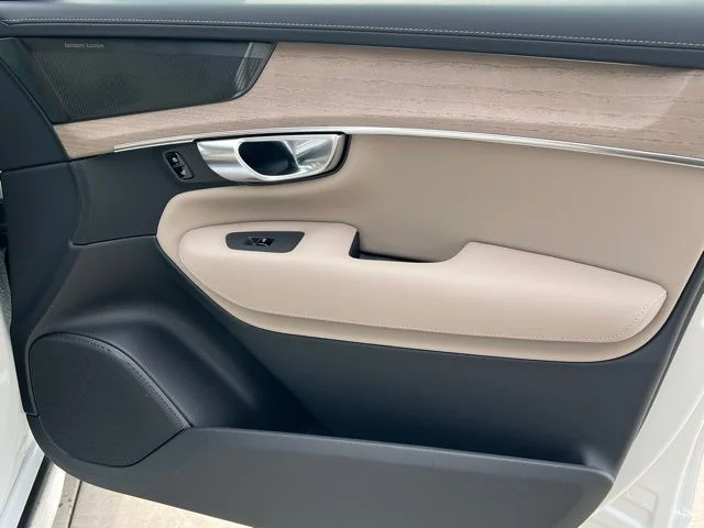 2026 Volvo XC90 Plus - Photo 31