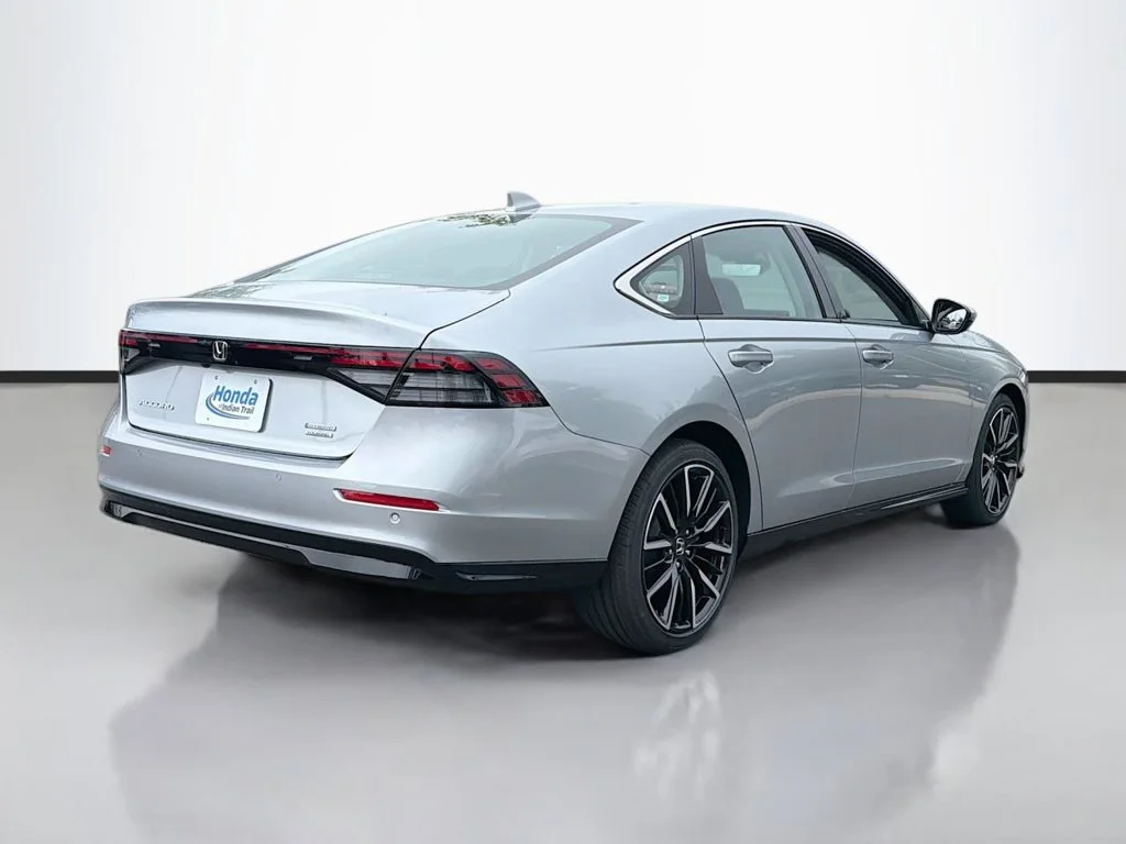 New 2026 Solar Silver Metallic Honda Touring image 6