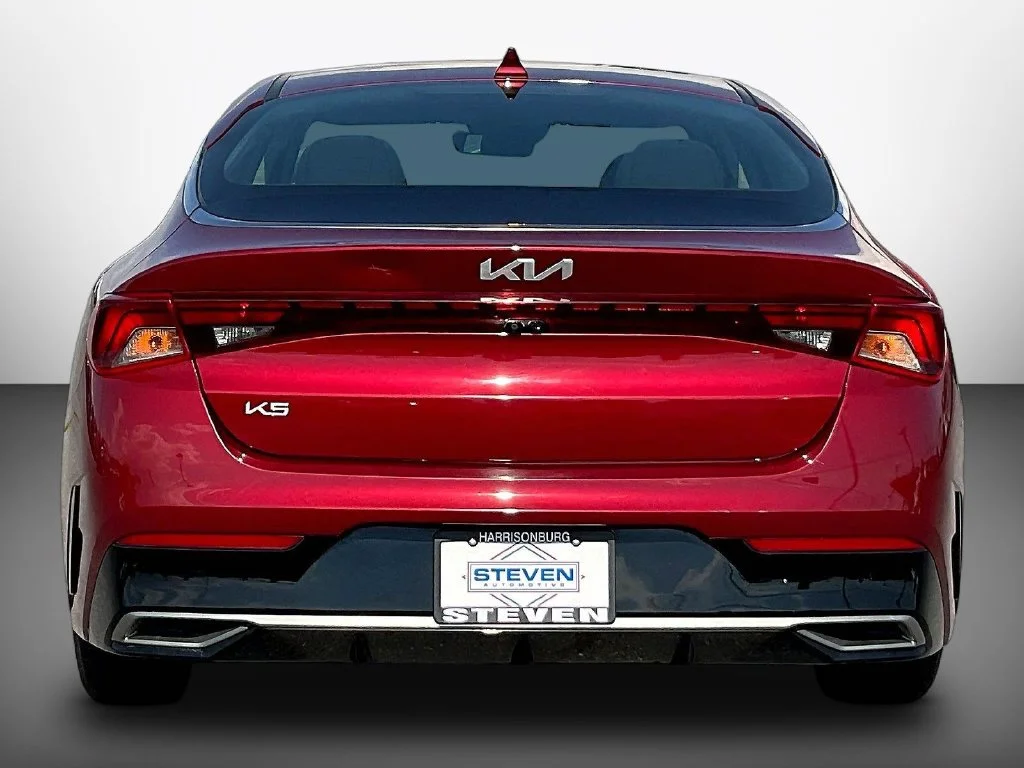 Used 2023 Red Kia LXS image 5