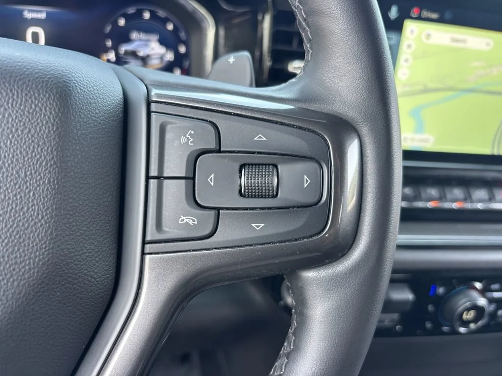 Used 2025 Black Chevrolet ZR2 image 31