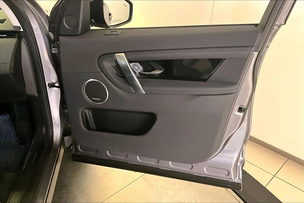 Used 2025 Gray Land Rover S image 18