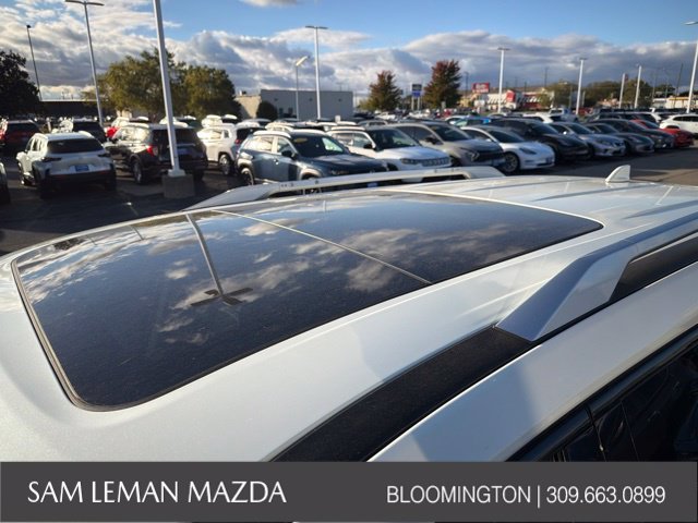 Used 2022 White Nissan SL image 8