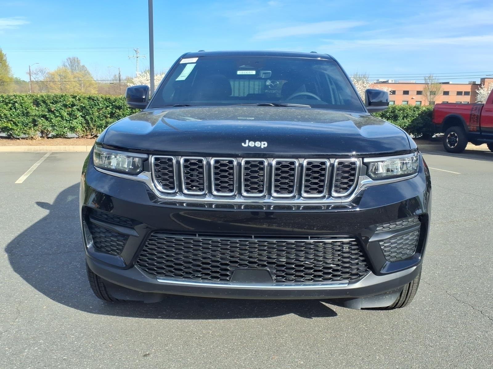 New 2026 Diamond Black Crystal Pearlcoat Jeep Laredo image 10