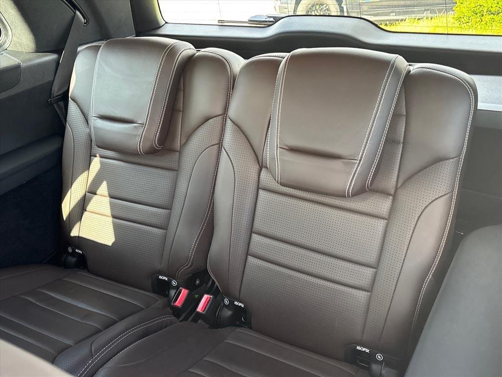 Used 2017 Red Mercedes-Benz 4MATIC® image 25