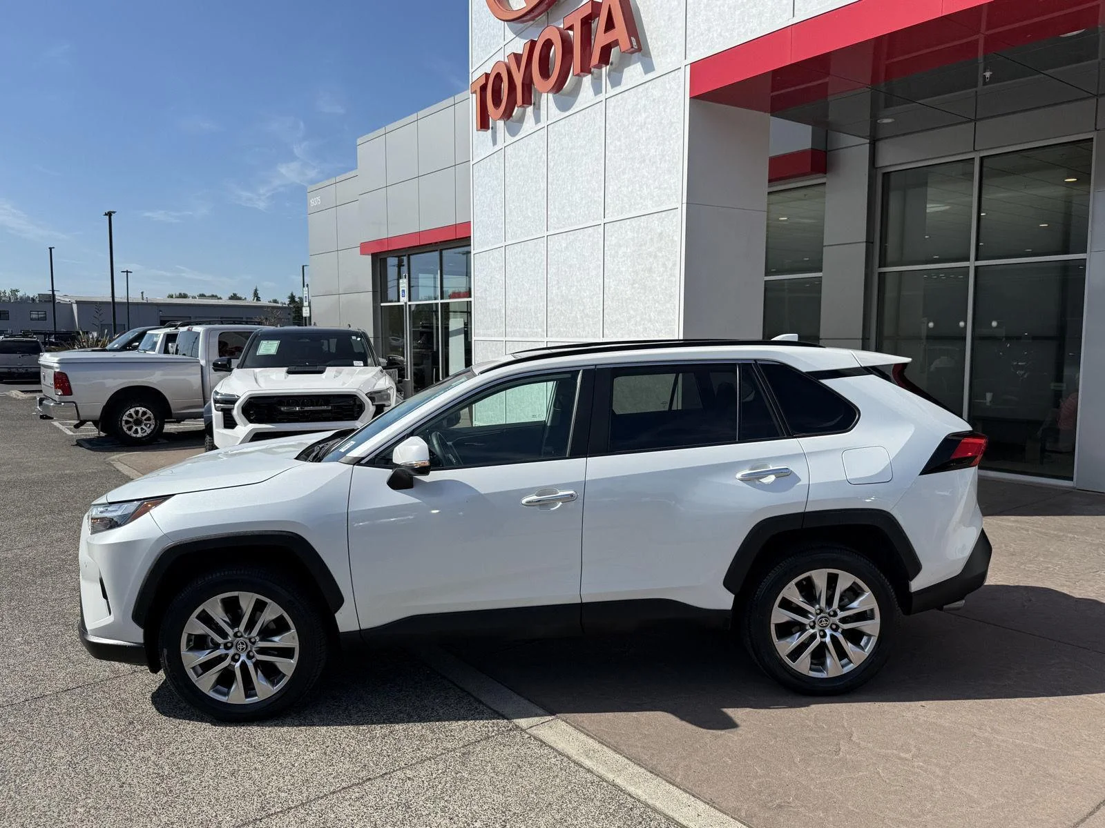 Used 2023 Wind Chill Pearl Toyota Limited image 3