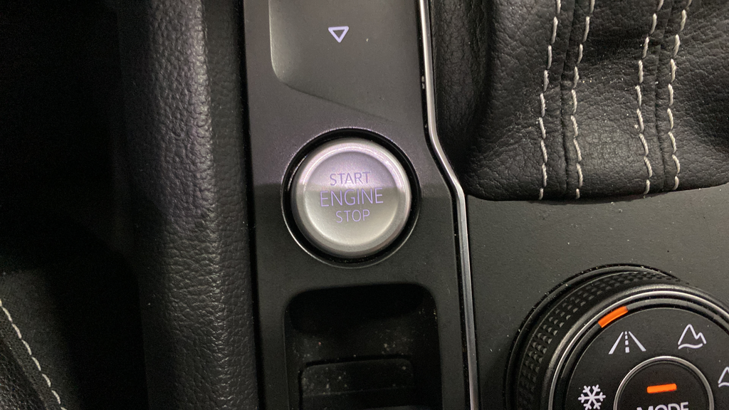 Used 2021 Gray Volkswagen 3.6L V6 SE w/Technology image 23