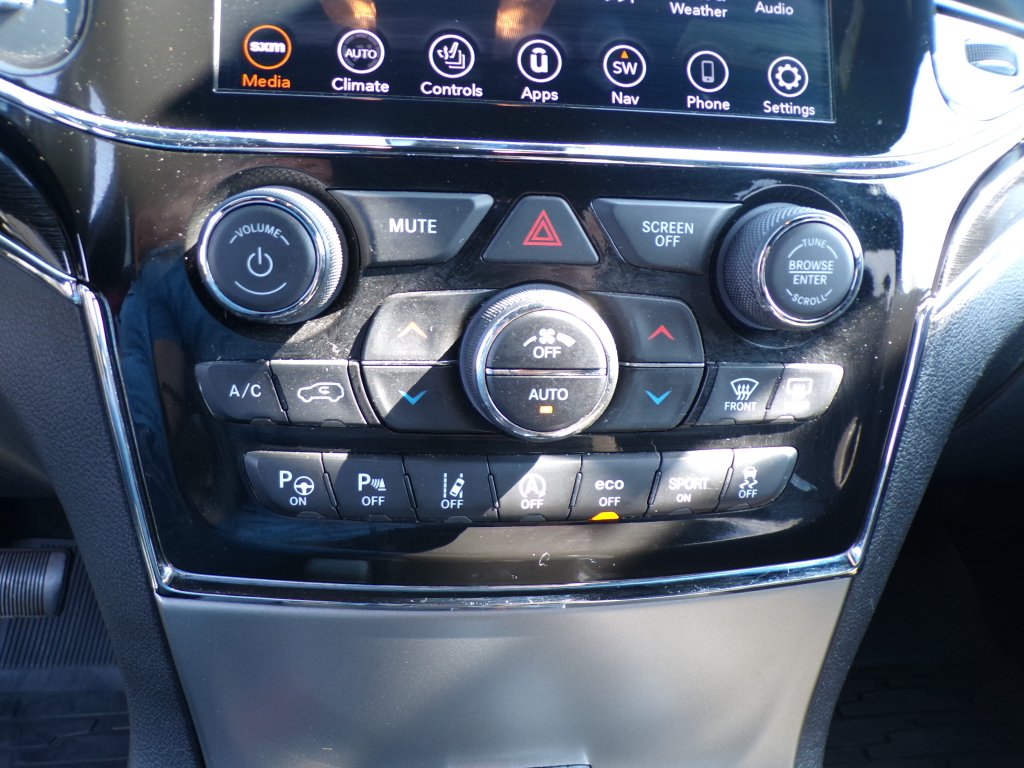 Used 2021 Granite Crystal Metallic Clearcoat Jeep Trailhawk image 19