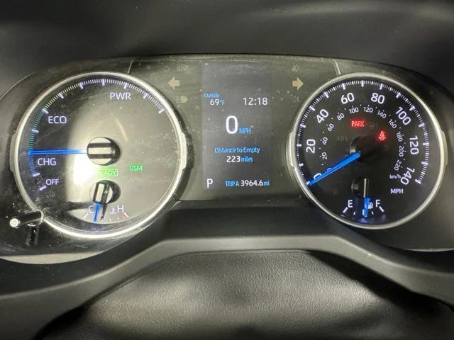 Used 2019 Silver Toyota XLE image 18